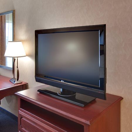 Holiday Inn Express Jamestown By Ihg Exterior foto