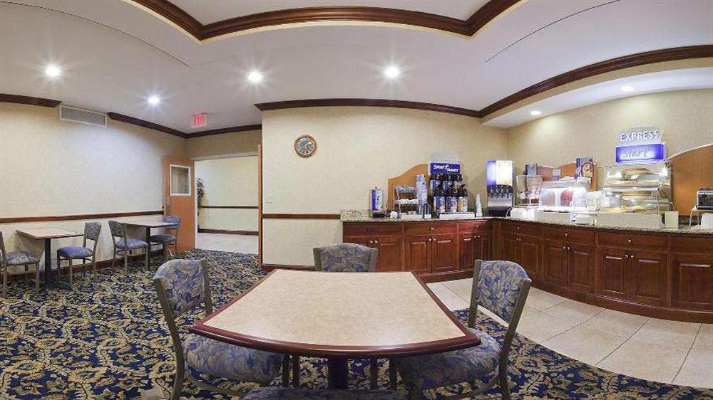 Holiday Inn Express Jamestown By Ihg Exterior foto